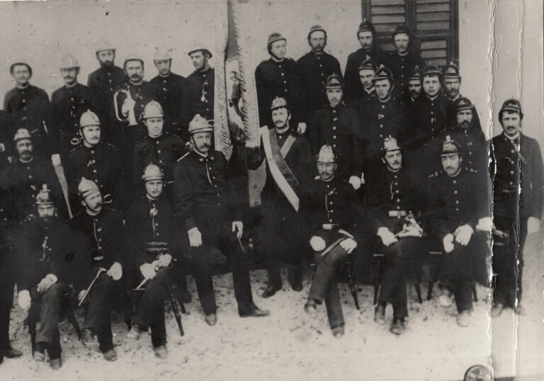 1905 - Člani ob 20 letnici pred prvim domom